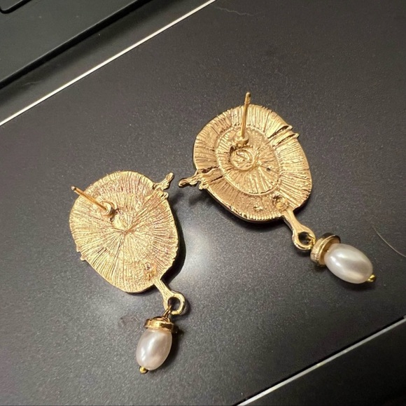 Gold Mother of Pearl dangle stud earrings - Picture 2 of 3